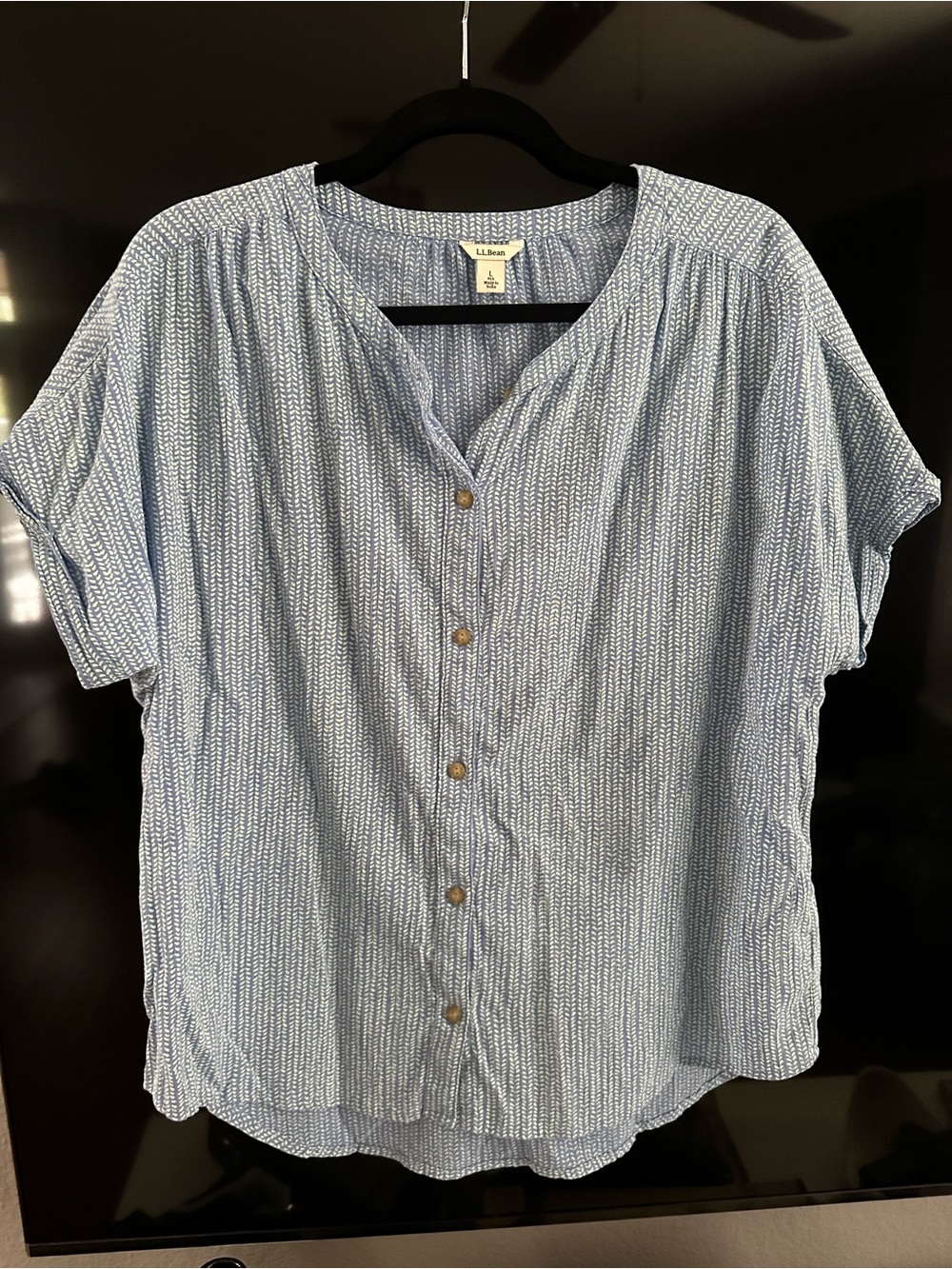 LL Bean Blue White Chevron Print Organic Cotton V Neck Short Sleeve Shirt Sz L